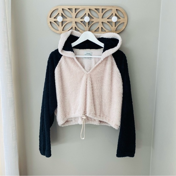 Urban Outfitters Fuzzy Crop Hoodie Black/Cream Sz Small - Picture 1 of 8